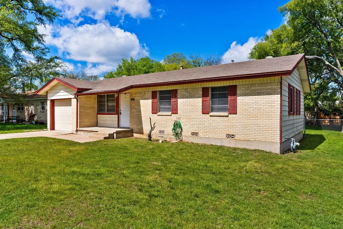 Photo of 2813 Live Oak DR