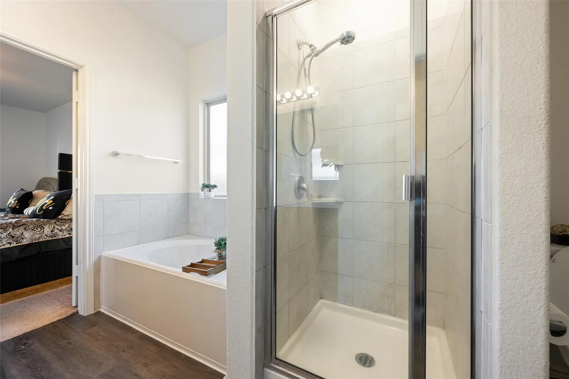Photo of Unit 12F at 524 Circle WAY