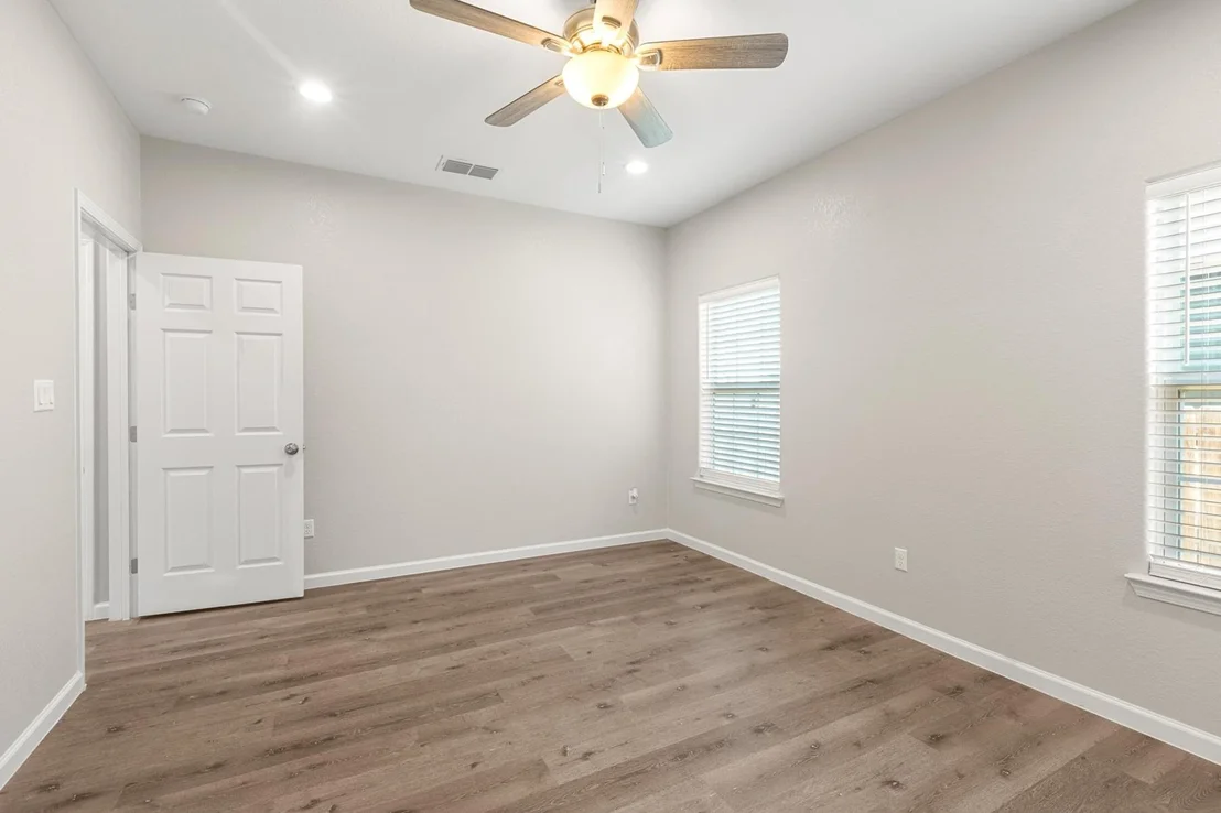 Photo of 220 Spruce Ave