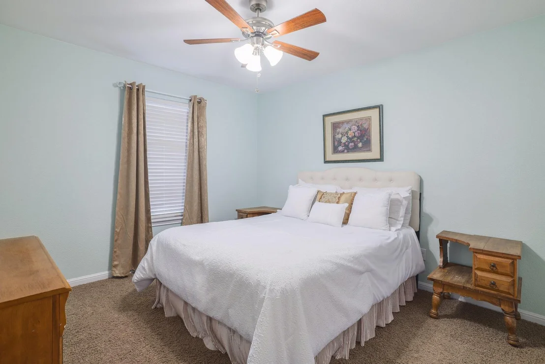 Photo of 588 Bottle Brush DR