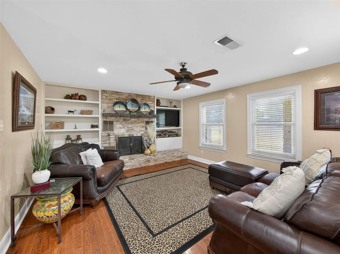 Photo of 718 Post Oak DR