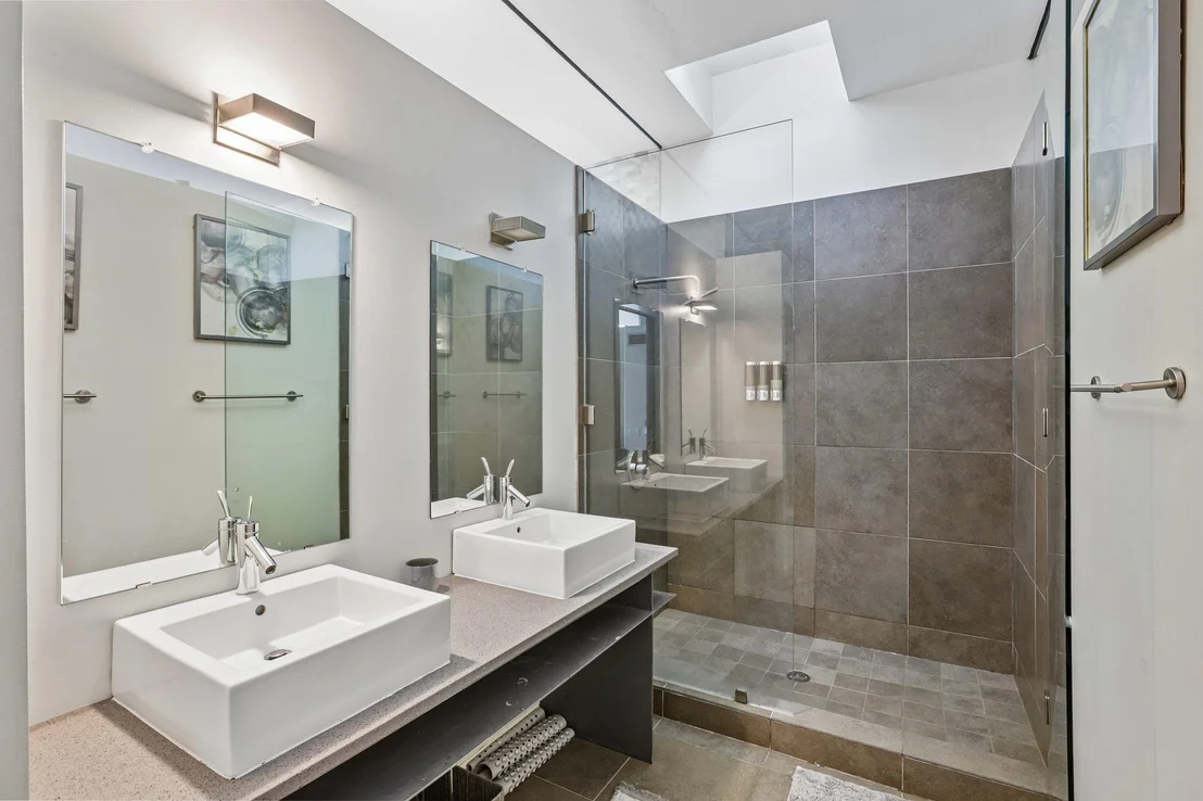 Photo of 208 Lessin LN