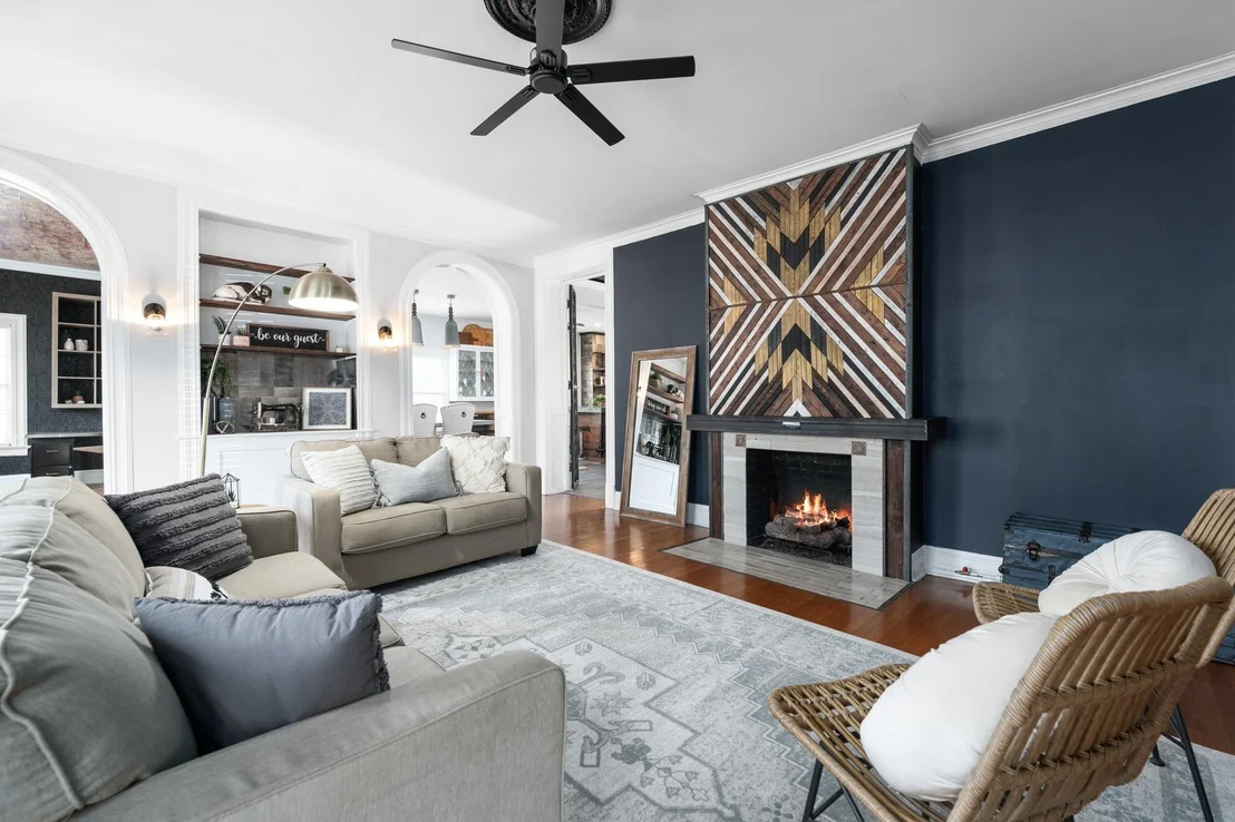 Photo of 445 N Wall ST