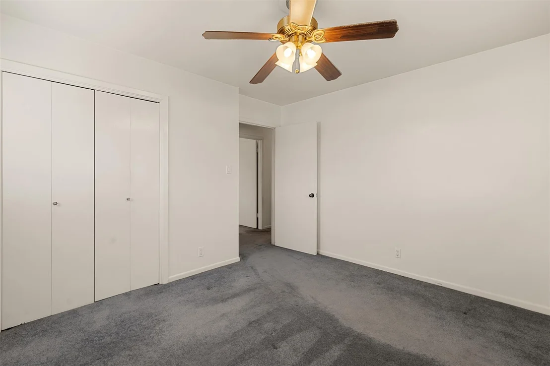 Photo of 305 Shannon LN