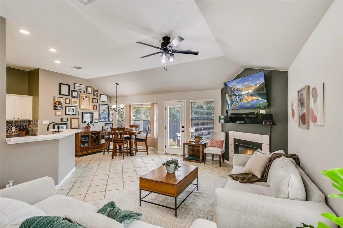 Photo of 1302 Redbud LN