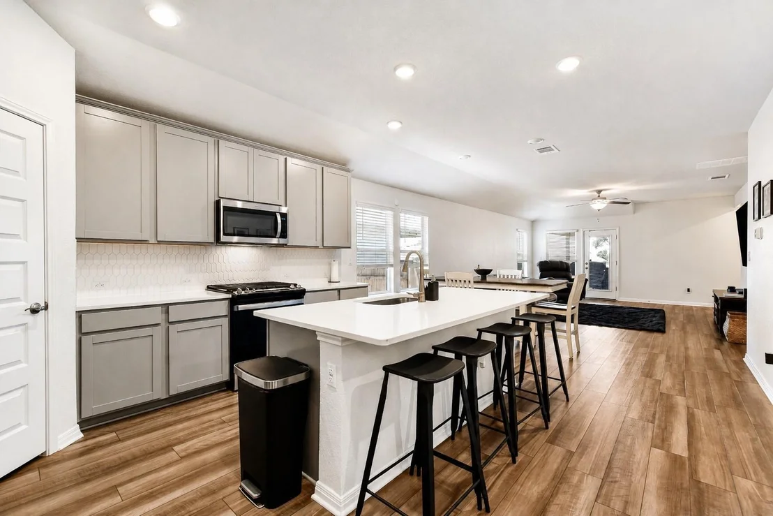 Photo of 1100 View DR