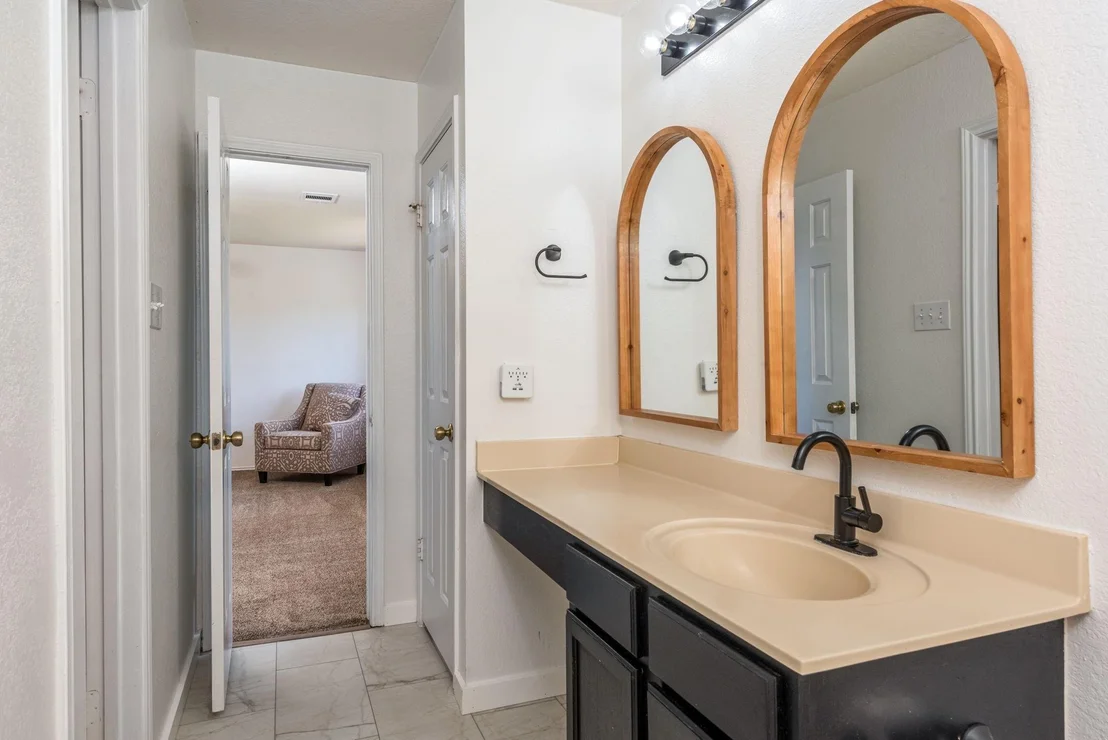 Photo of 1025 Canterbury TRL
