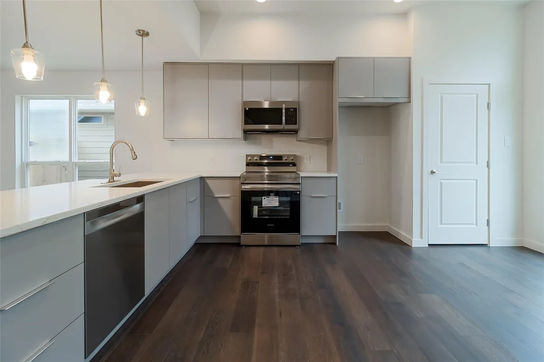 Photo of 7916 Hawthorn