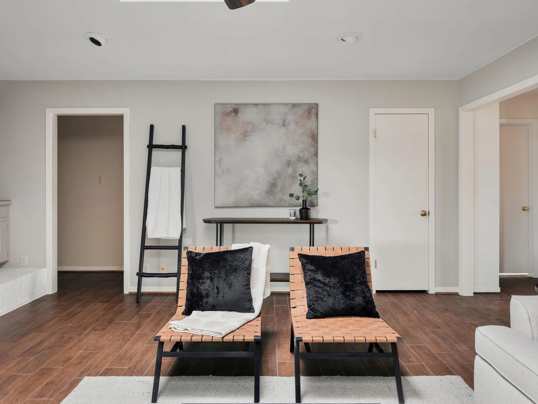 Photo of 7601 Parkview CIR