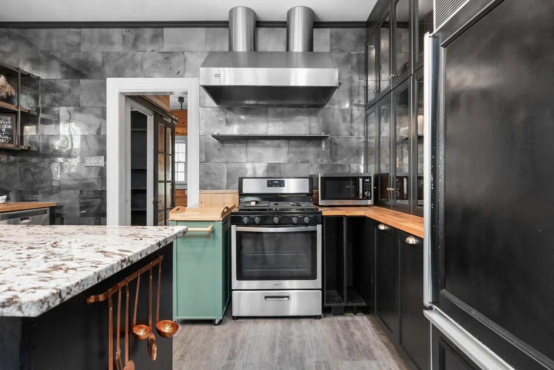 Photo of 445 N Wall ST