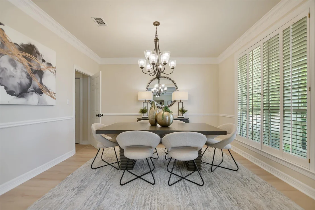 Photo of 5901 Round Table CV