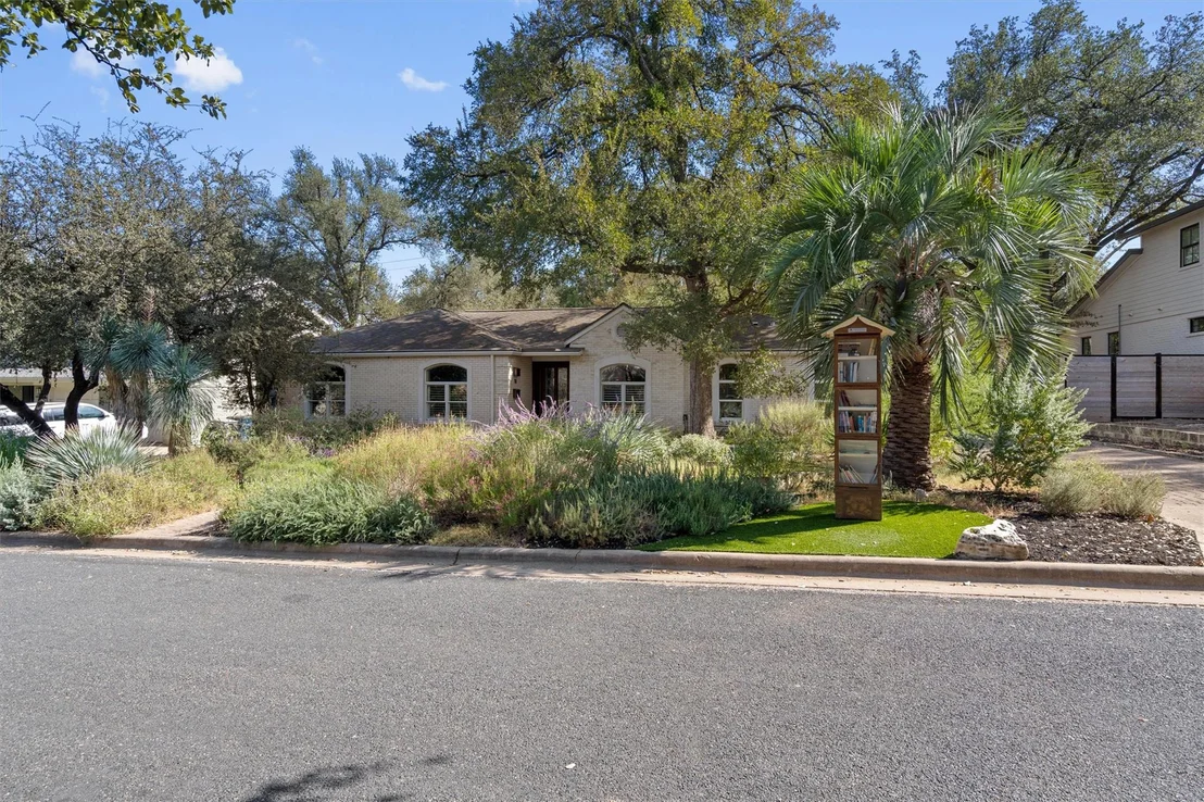 Photo of 7111 Sungate DR
