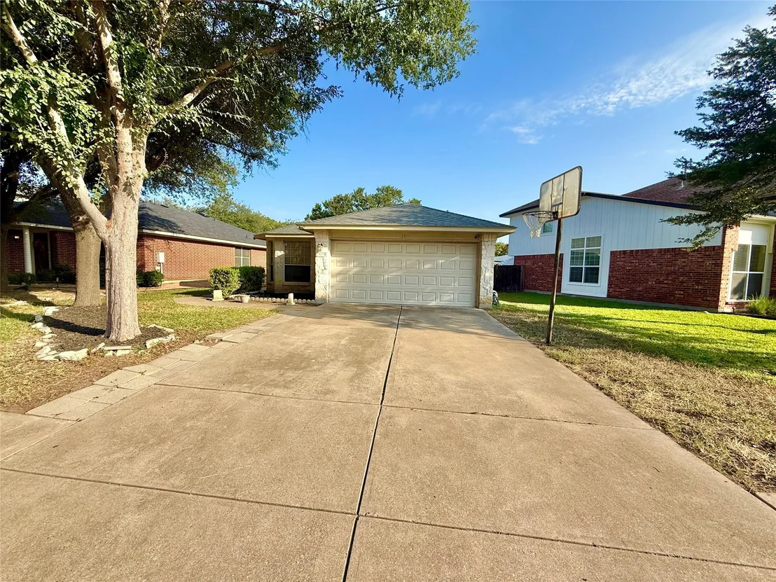 Photo of 809 Luke LN