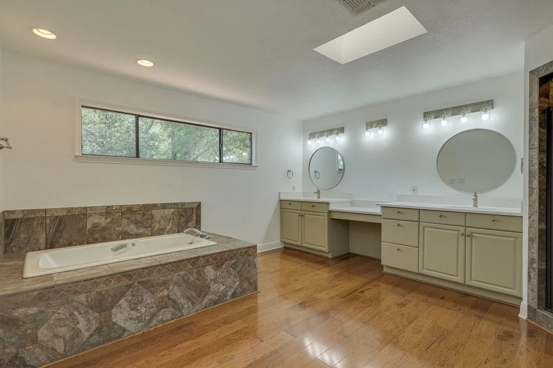 Photo of 103 Crescent Bluff
