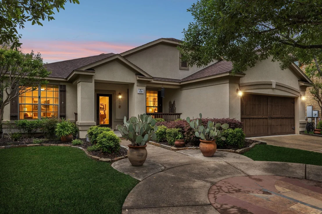 Photo of 309 Island Oak DR