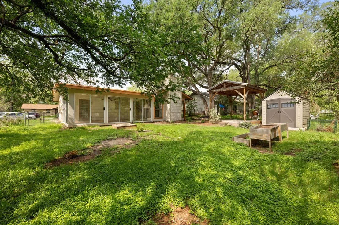 Photo of 902 Emerald Wood DR