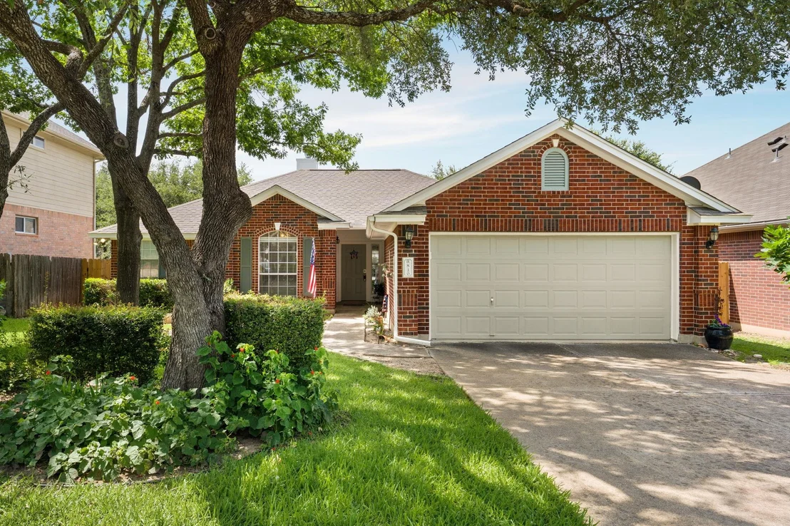 Photo of 810 Hilltop DR