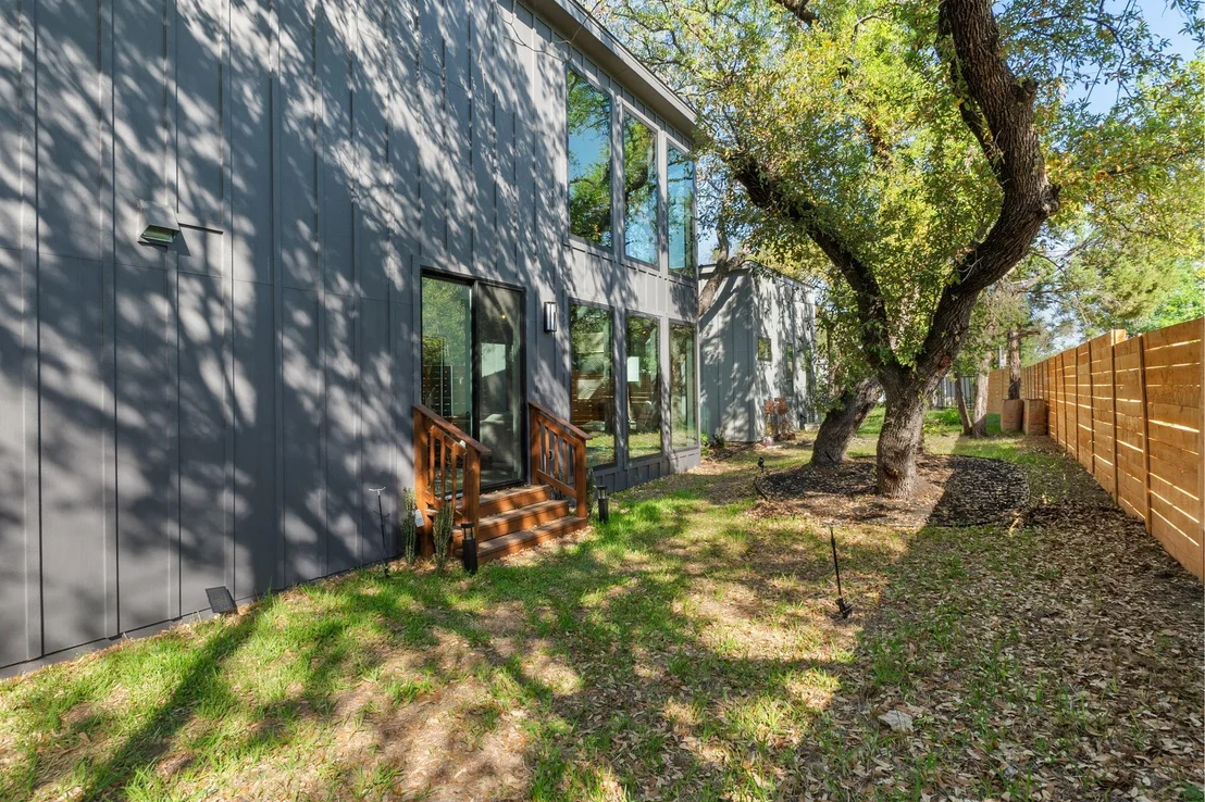 Photo of 5908 Lakeside TRL