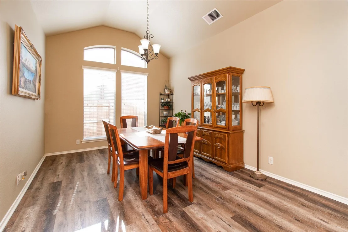 Photo of 947 Madrone DR