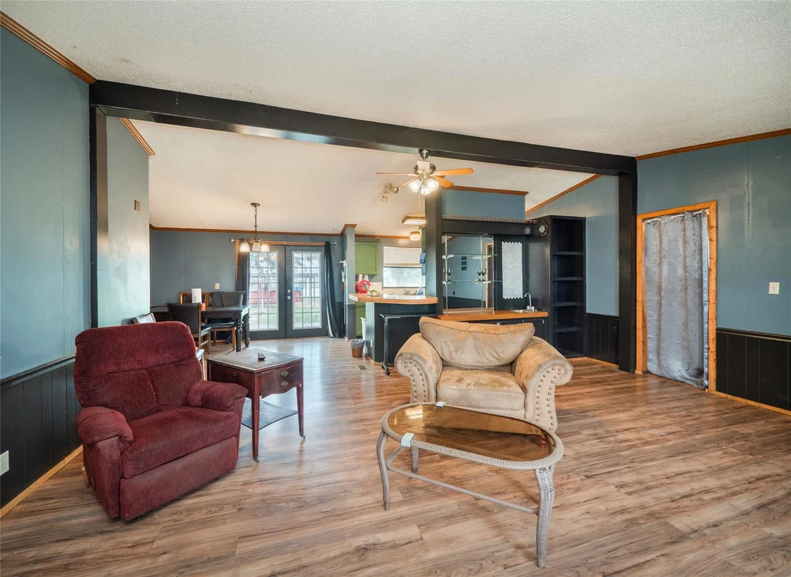 Photo of 1126 Apache DR