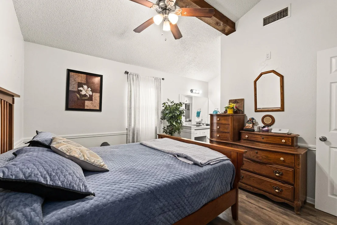 Photo of 908 Marilyn DR