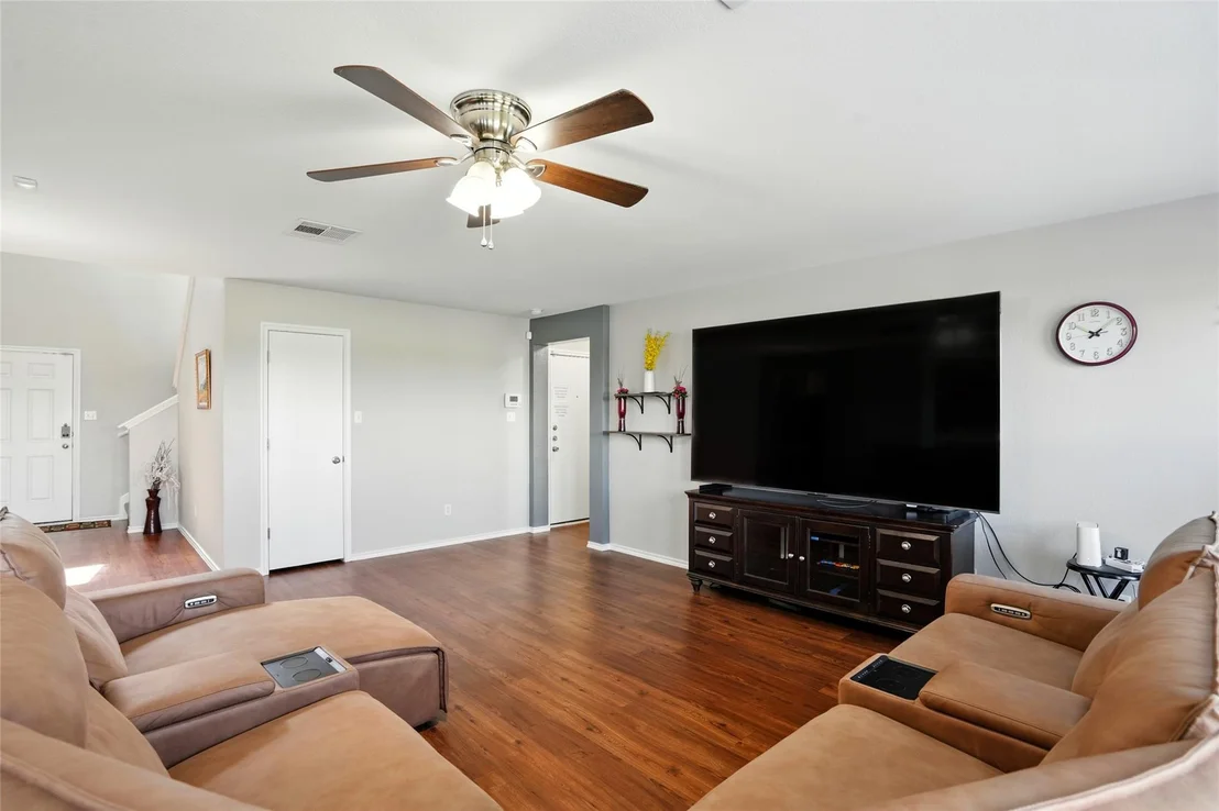 Photo of 221 Herrera TRL