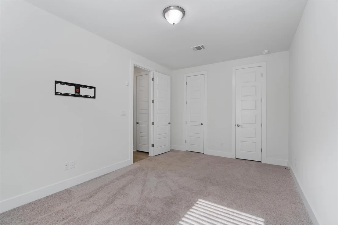 Photo of 109 Wake LN