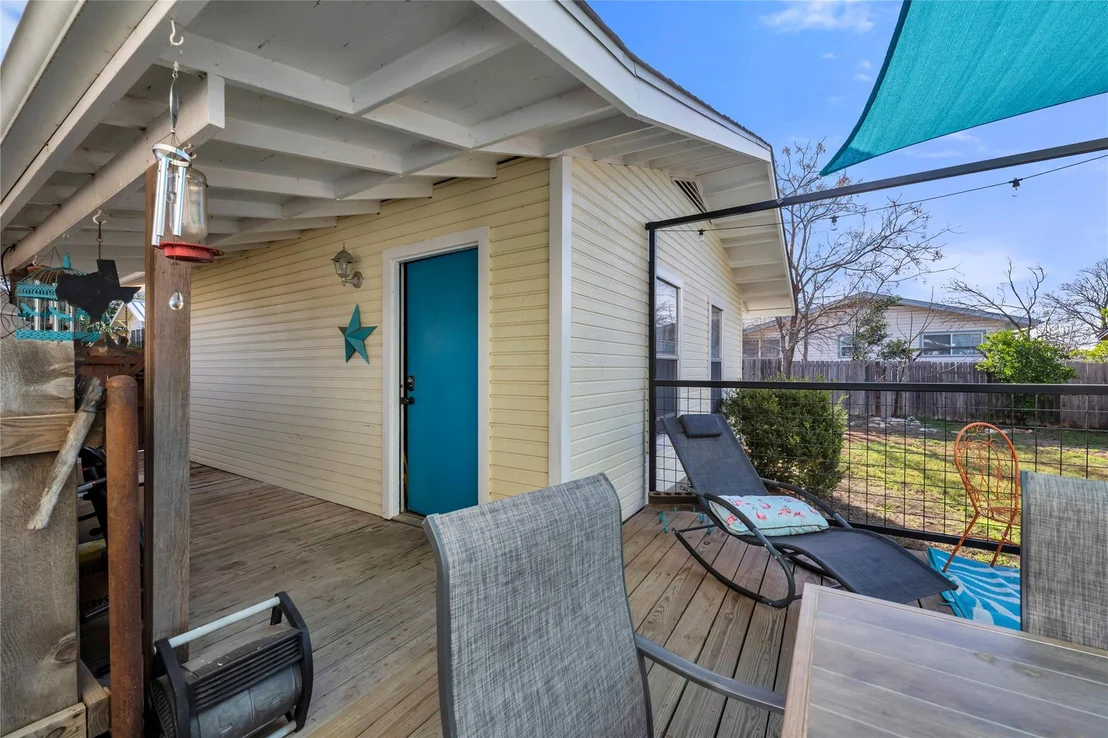Photo of 909 Flag ST