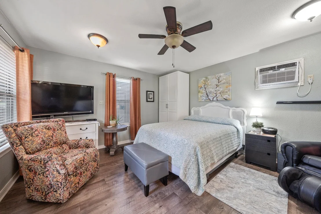 Photo of 25 Doolittle DR
