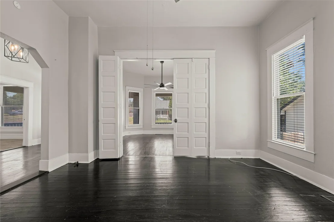 Photo of 803 N 3rd ST
