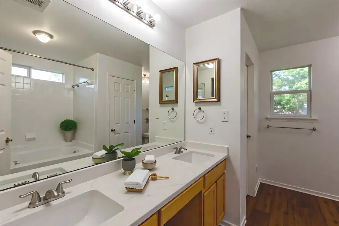 Photo of 2571 Georgian DR