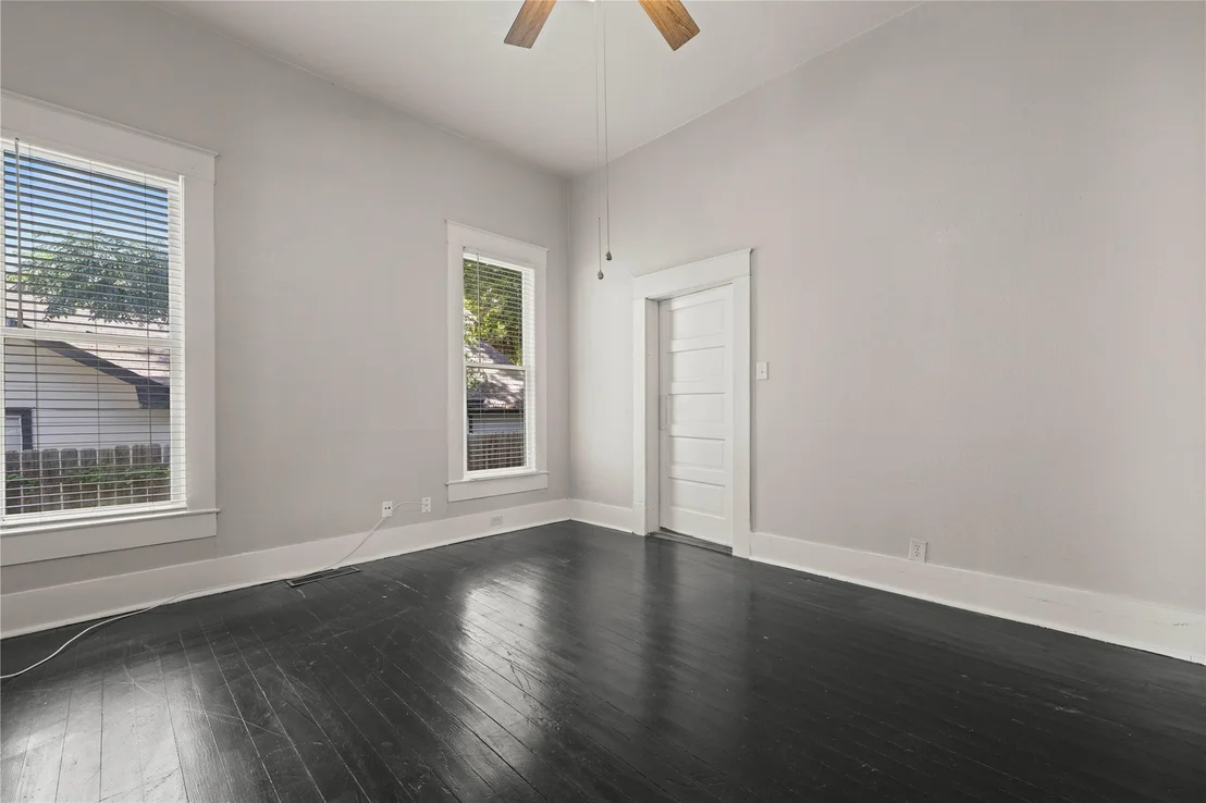 Photo of 803 N 3rd ST