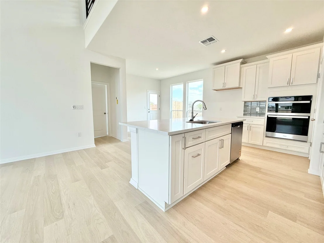 Photo of 476 Young ST