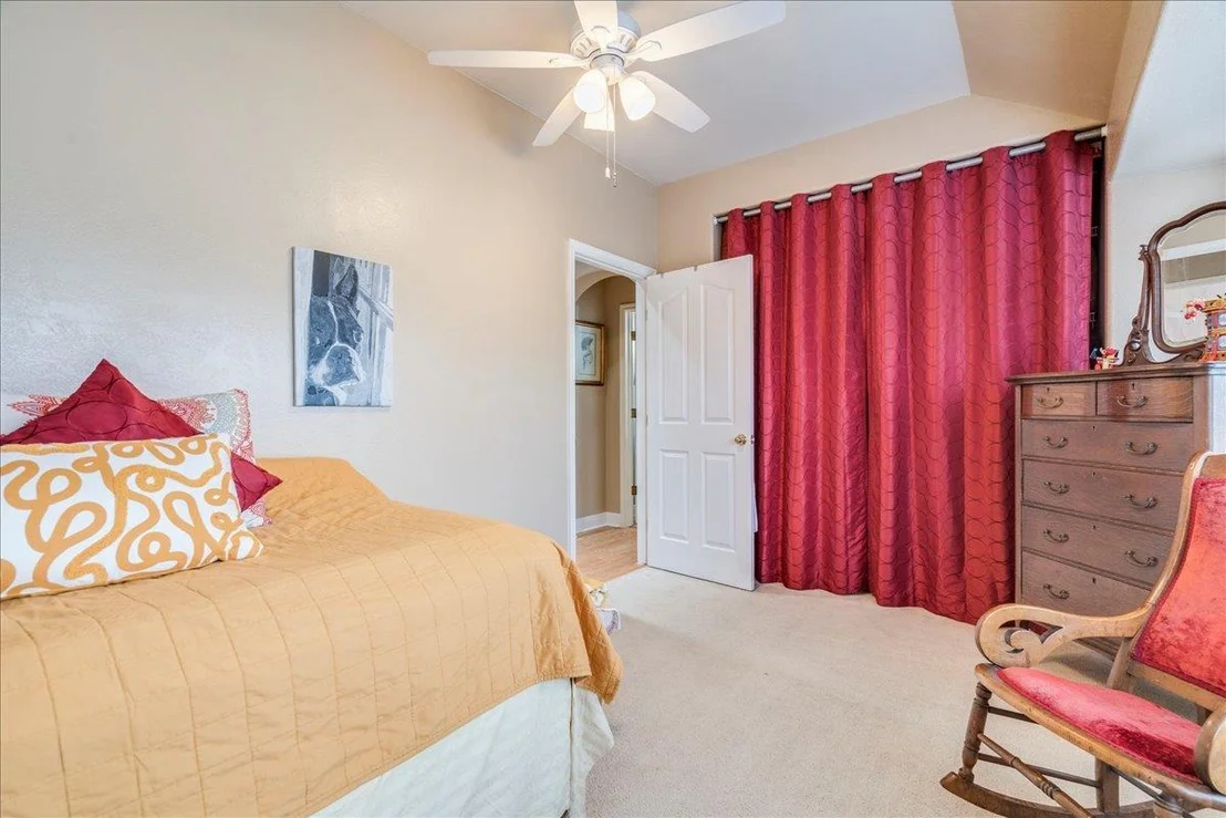 Photo of 1077 Fairway