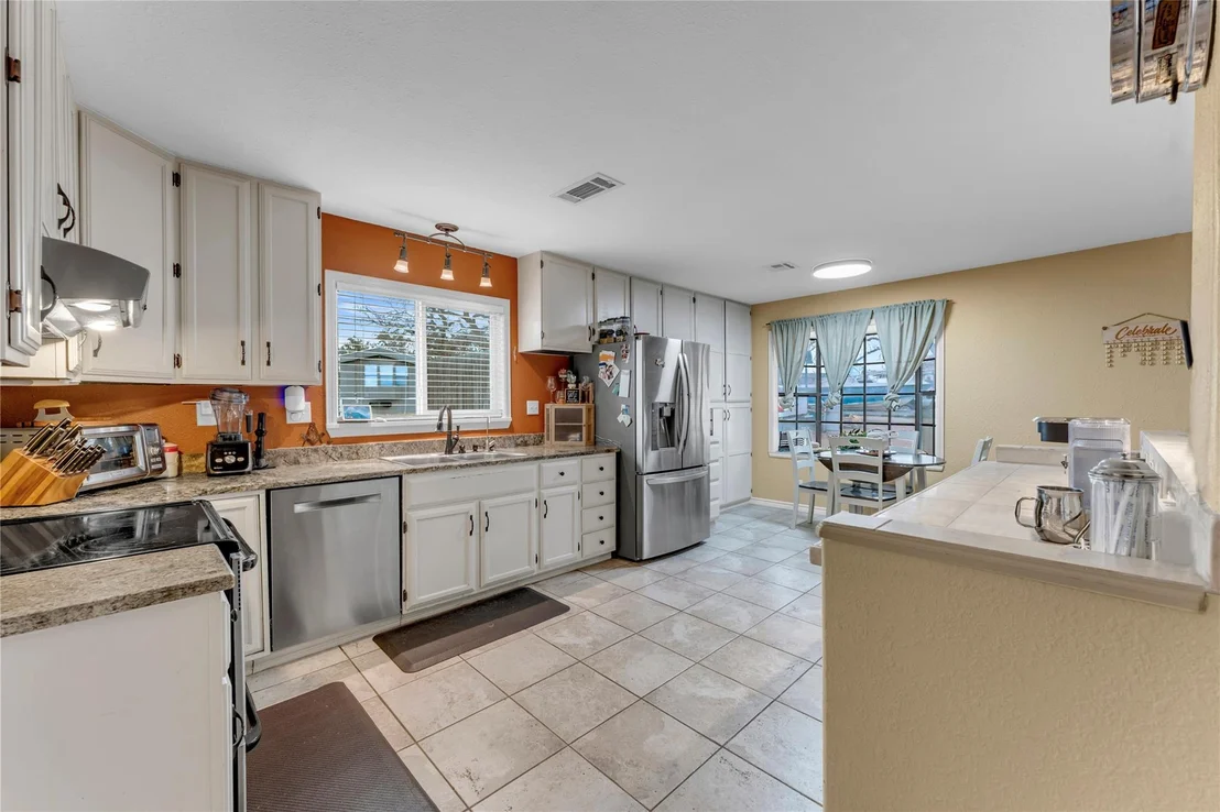 Photo of 312 Apache DR