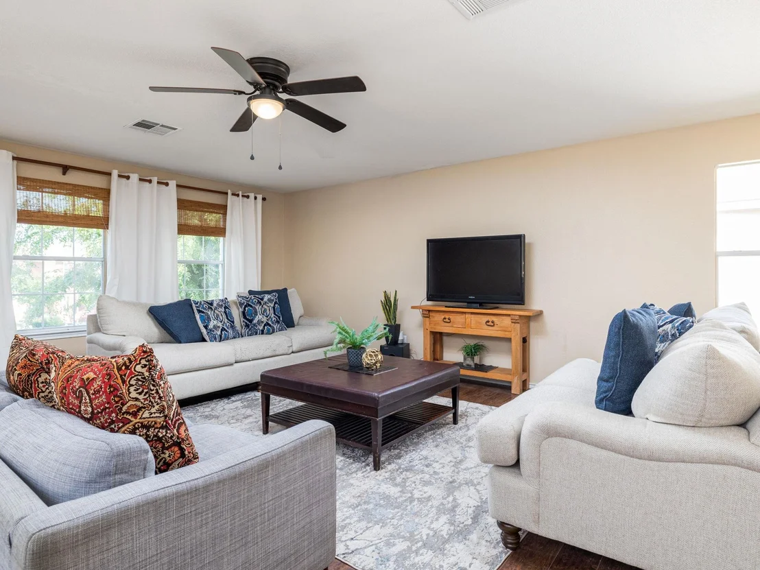 Photo of 235 Herrera TRL