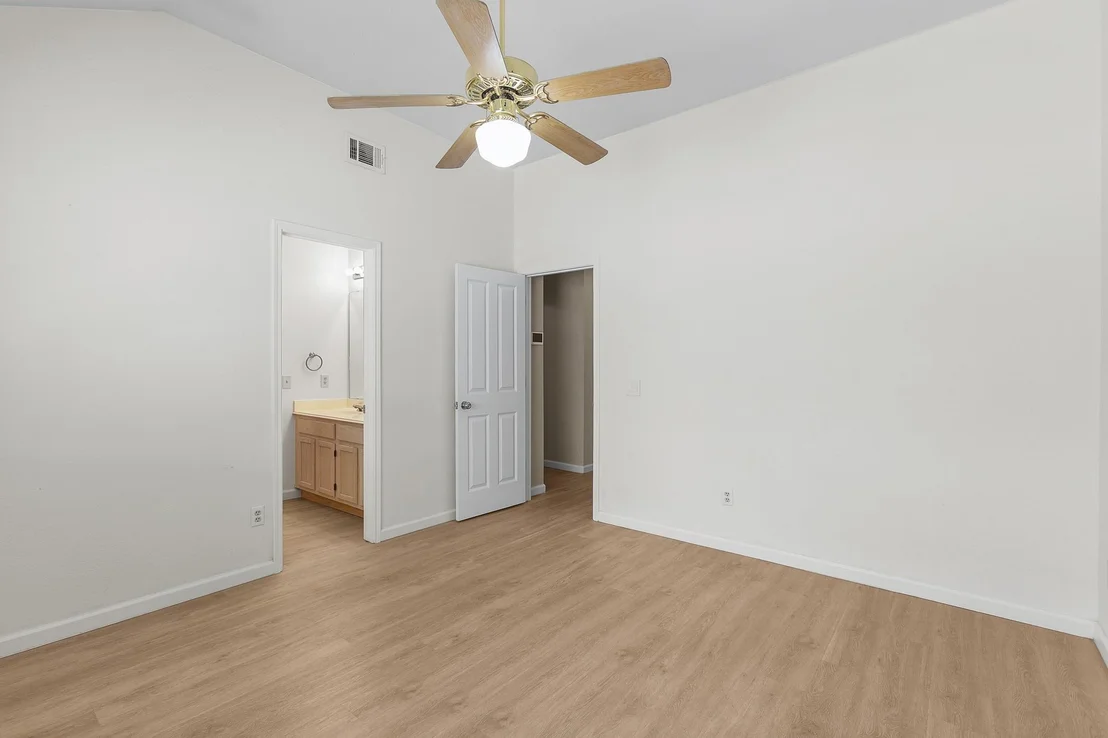 Photo of 605 Clear Spring LN