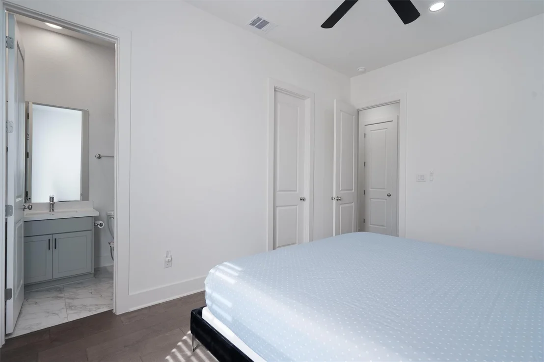 Photo of 4916 Risana BND