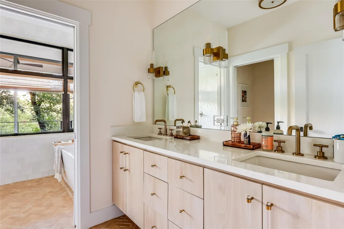 Photo of 1004 Gaston Ave