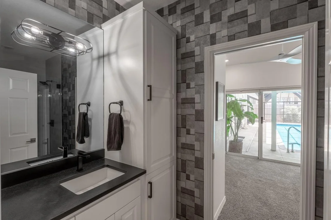 Photo of 2704 Aurora
