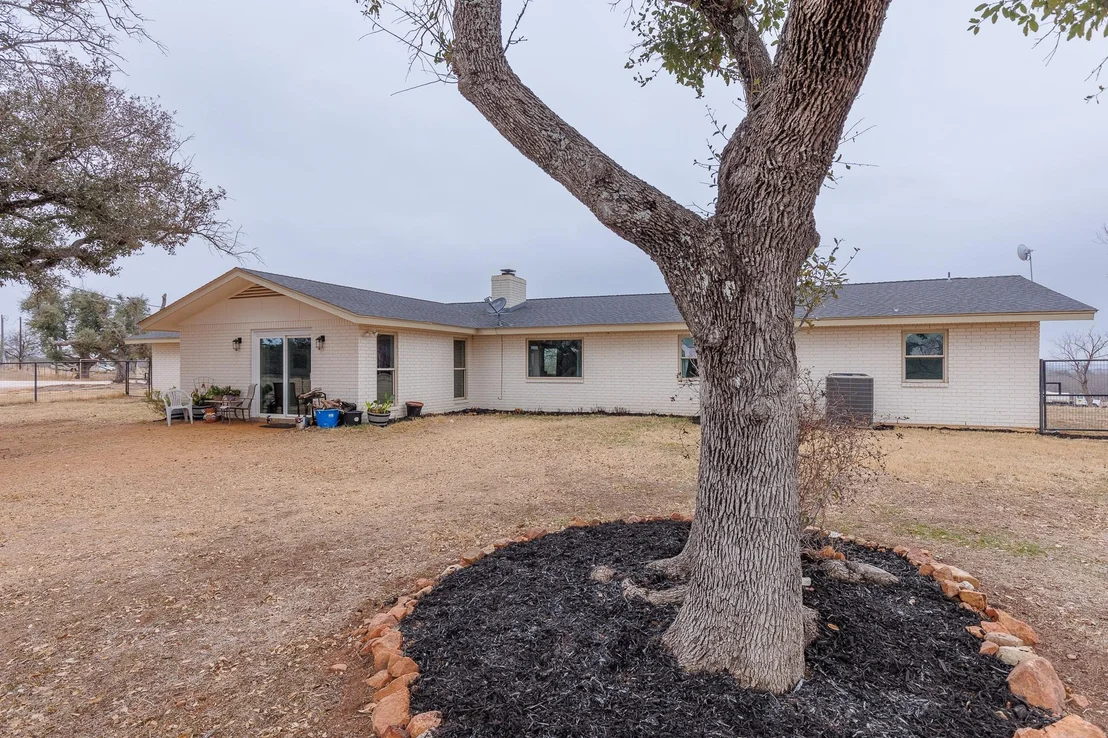 Photo of 2340 E State Highway 71