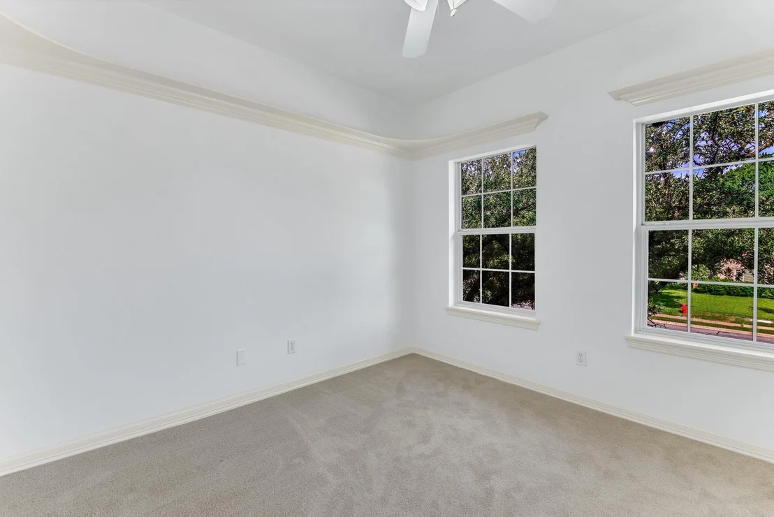 Photo of 701 Oaklands DR