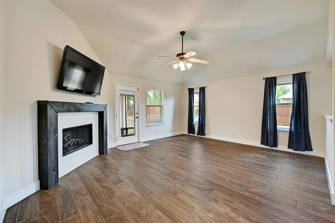 Photo of 1301 Rainbow Parke DR