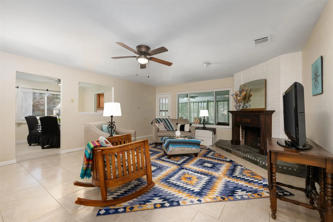 Photo of 1408 Doonesbury DR