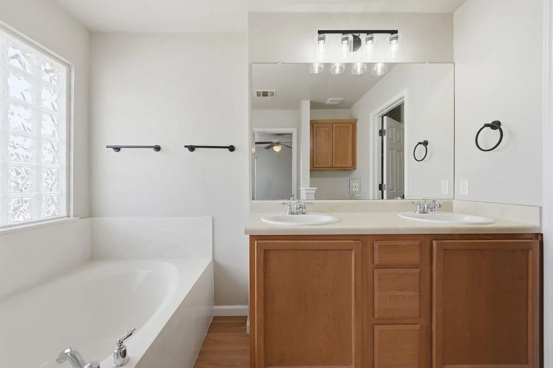 Photo of 1733 Thompson TRL