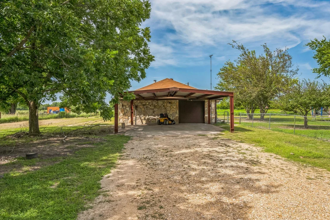 Photo of 16885 State Highway 317