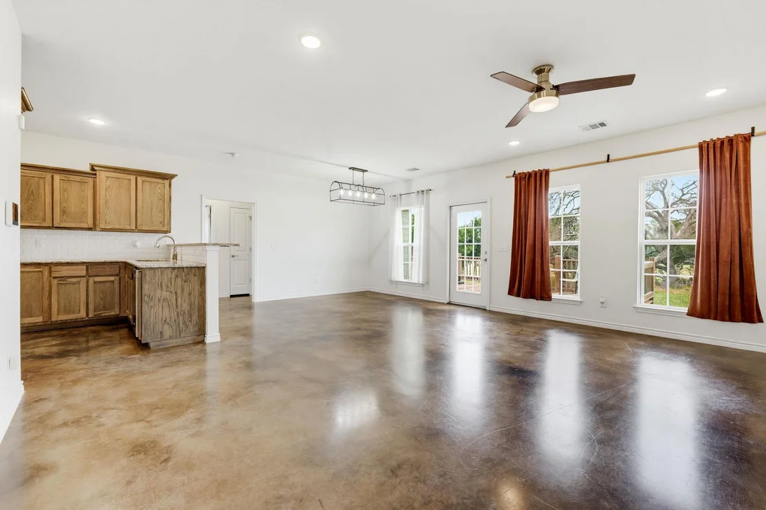 Photo of 1110 County Road 1045