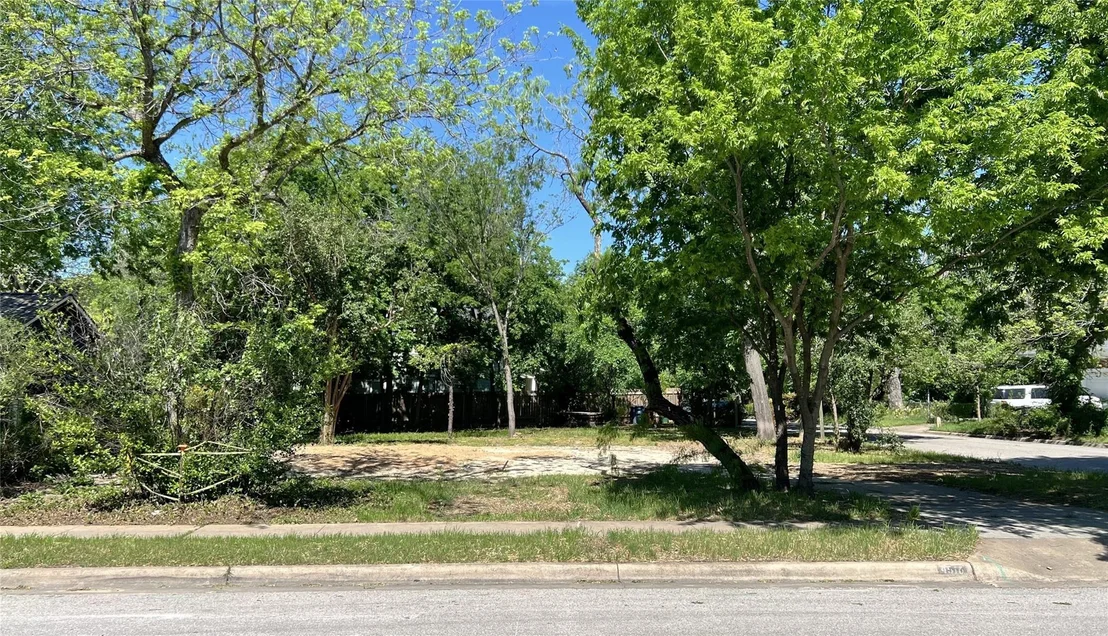 Photo of 4510 Caswell Ave