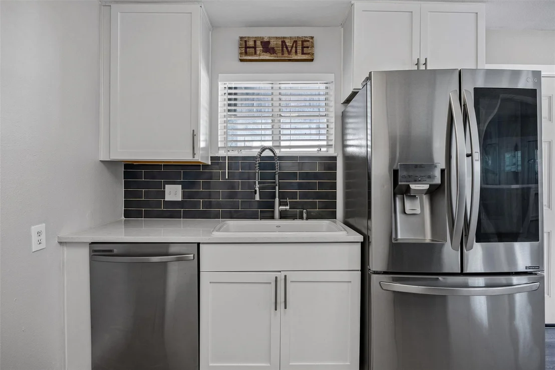 Photo of 4709 Leslie Ave