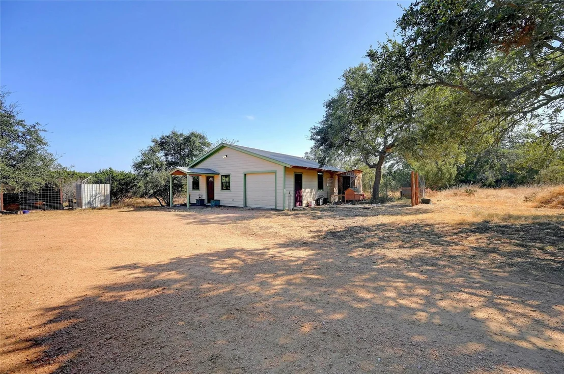 Photo of 525 River Oaks RD